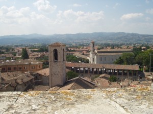 Panorama_dalla_piazza_pensile_di_Gubbio