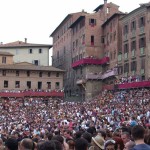 800px-Siena_Piazza_del_Campo_20030815-375