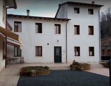 Farm-house La Pietra Nera - San Giovanni Ilarione