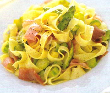 Tagliatelle con asparagi