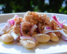 Insalata di fagioli di Spagna con tonno e cipolla