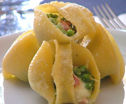 Lumaconi piselli e pancetta gratinati