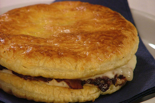 Tortini di pasta sfoglia al radicchio