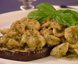 Pasta con melanzane al pesto