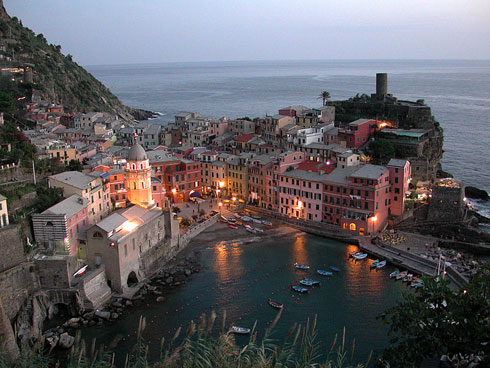 Vernazza al tramonto. Foto Vincenzo Gianferrari Pini