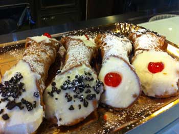 Deliziosi cannoli siciliani all'Agrihotel Divino