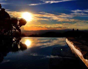 Piscina panoramica all'Agriturismo Ripostena