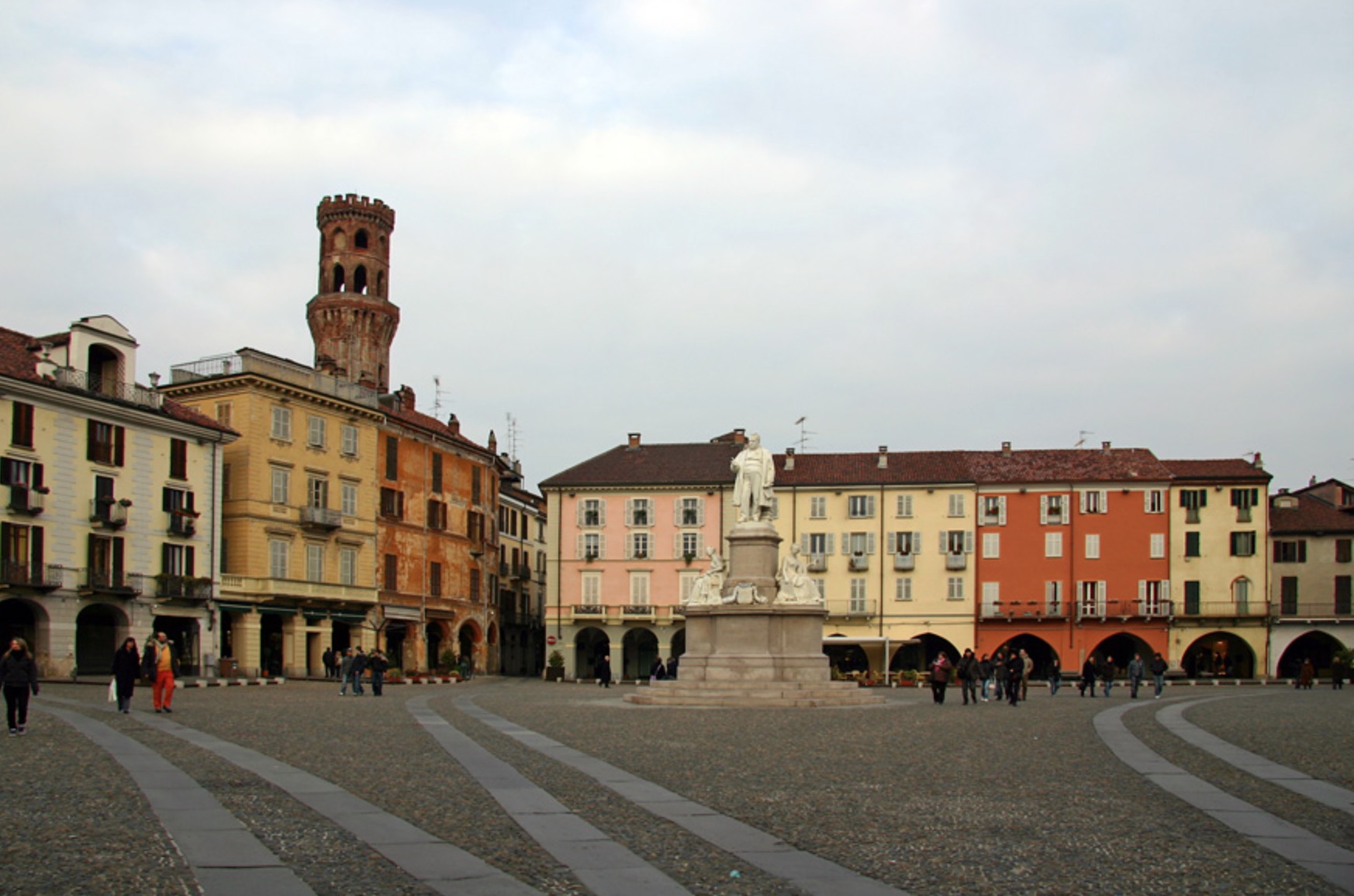 Vercelli, città tra arte e risaie