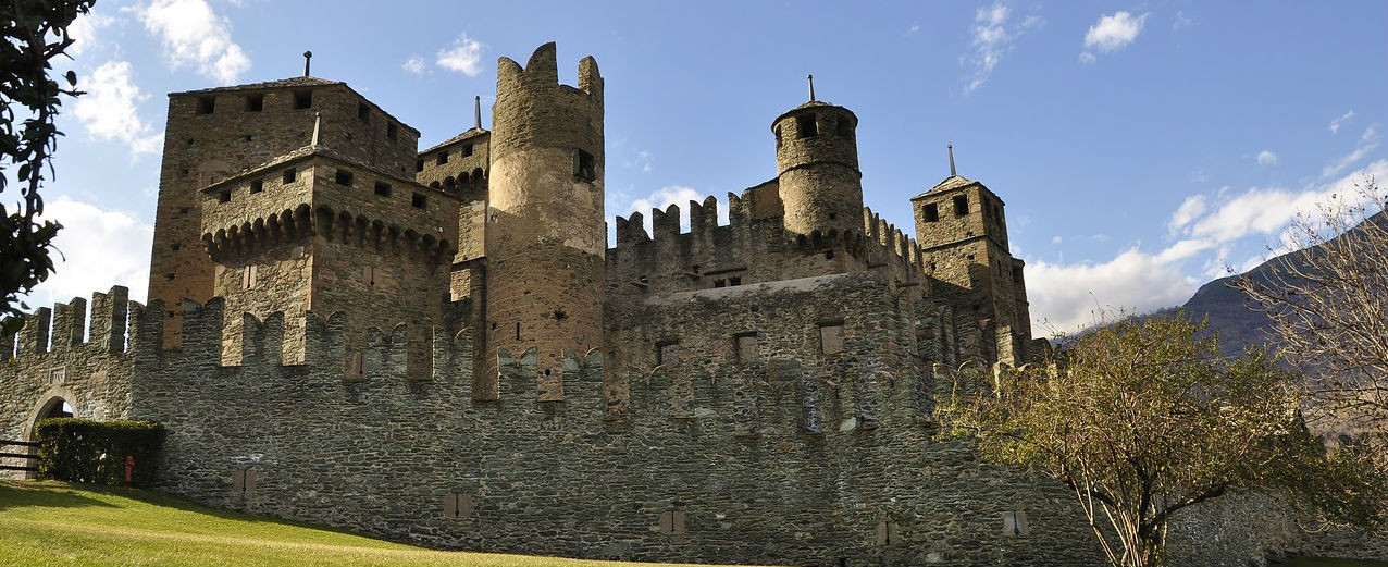 Scopriamo il bellissimo  castello di Fénis in Valle D’Aosta