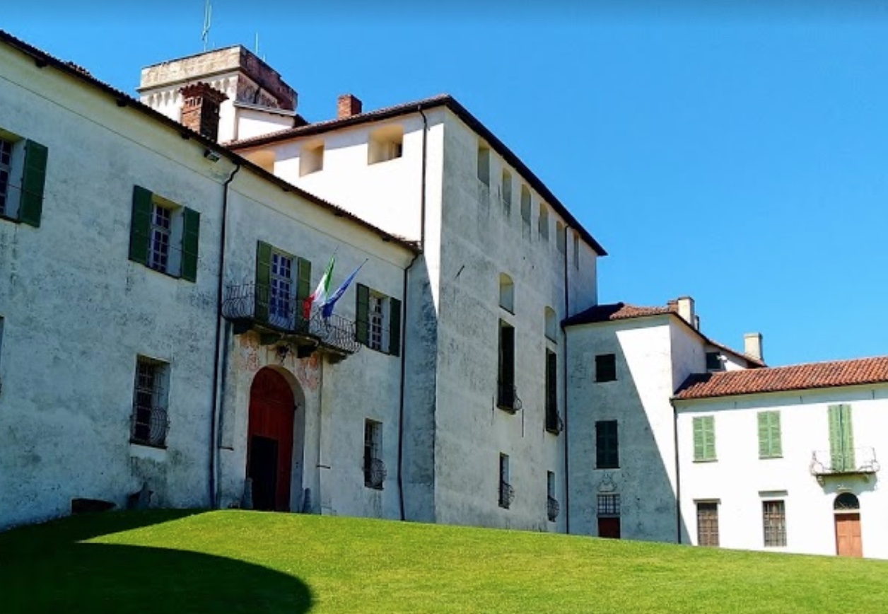 Visitiamo il bel Castello di Masino