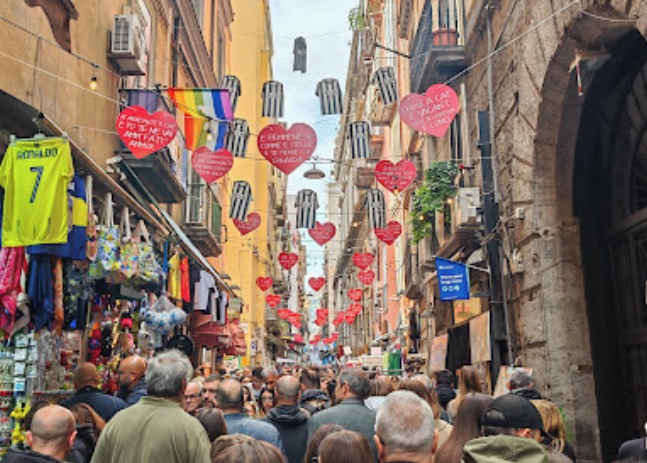 San Gregorio Armeno, la via dei Presepi a Napoli