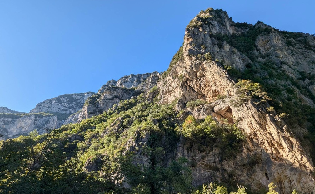 Le Grotte di Frasassi: un meraviglioso viaggio nella natura sotterranea delle Marche