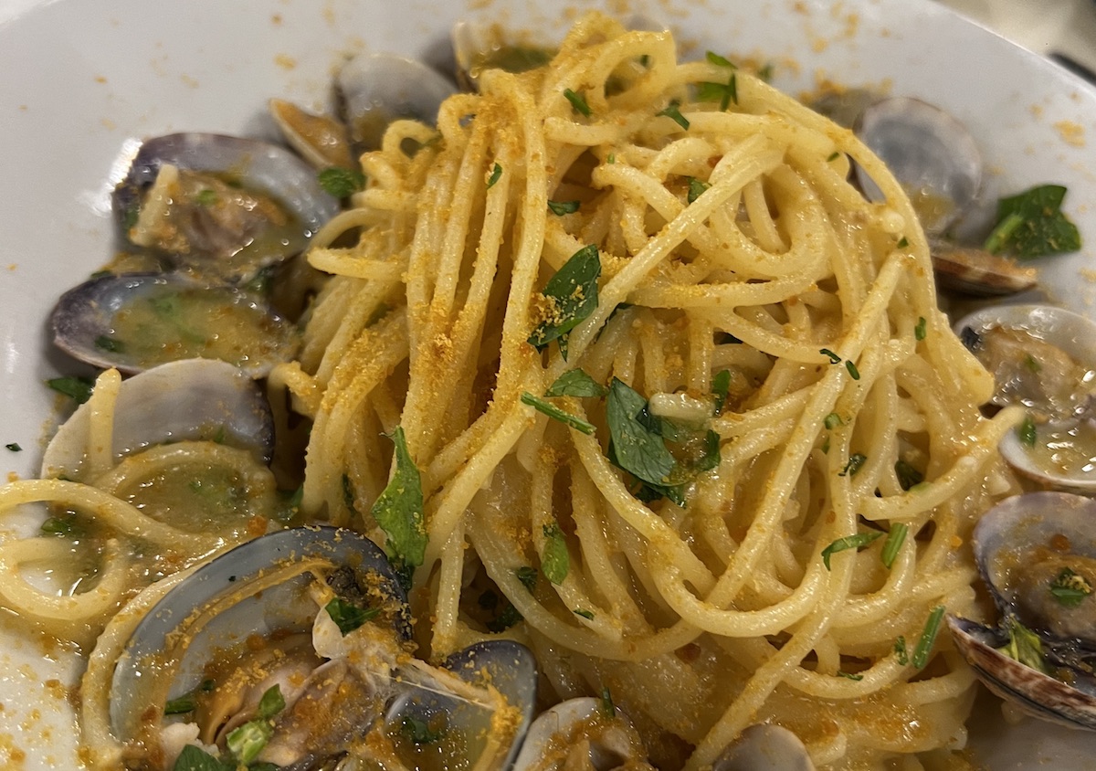 Pasta alle vongole e bottarga: la ricetta veloce e deliziosa