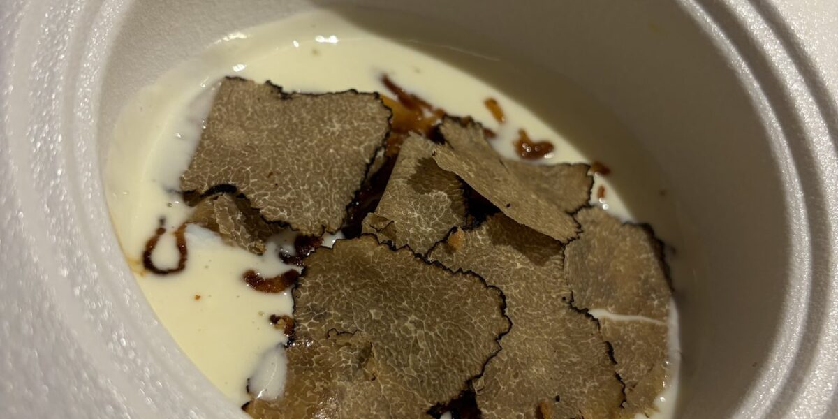 Fonduta piemontese con scaglie di tartufo: la ricetta originale