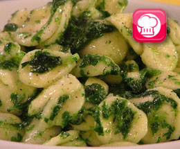 Regional food specialty: Orecchiette cime di rapa - Puglia