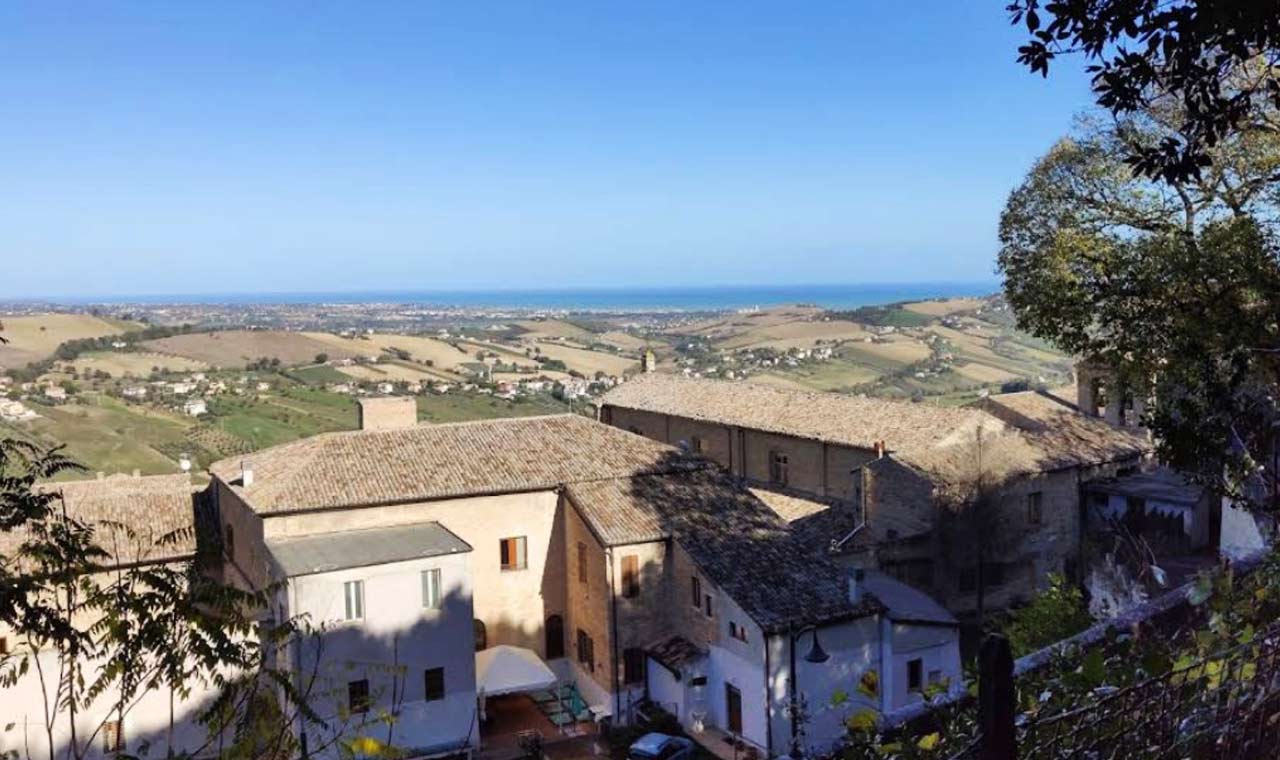 Riviera del Conero con spiagge bianche e mare turchese - Marche