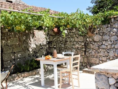 LAMIA APARTMENT (2 ADULTS + 2 CHILDREN)
