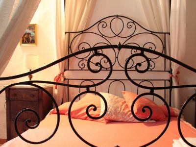 8 camere - 4 matrimoniali e 4 doppie