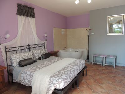 Camera idromassaggio e spazio esterno privato