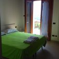 CAMERA "SALE MARASINO" - MATRIMONIALE VISTA LAGO (2)