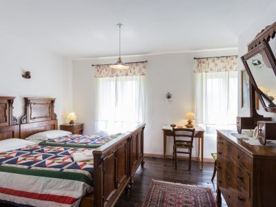 Room 8