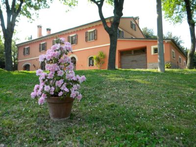 casa colonica in mezzo al verde a pochi km dal mar