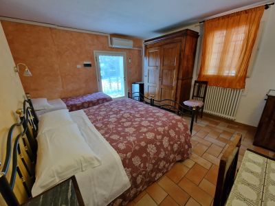 KAKI camera con letto matrimoniale e singolo