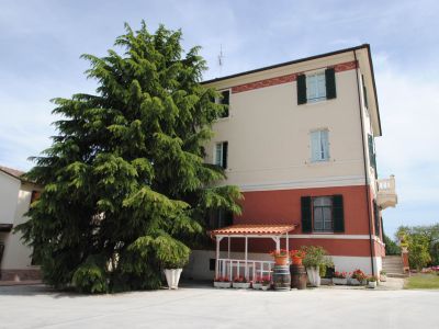 Villa Ovest