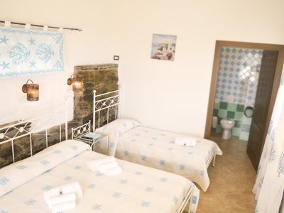 CAMERA TRIPLA CON BAGNO 