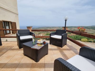 DUE CAMRE DOPPIE CON BAGNO CON TERAZZA VISTA MARE