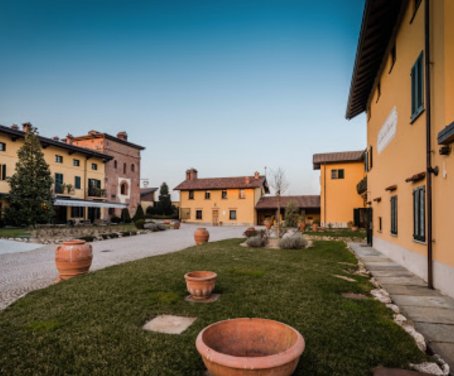 Residence La Torre Dei Canonici - Novara