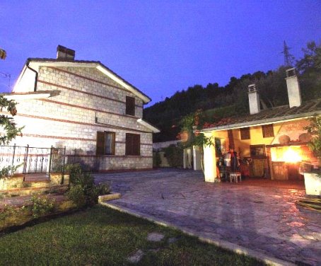 Foto Bed And Breakfast Vento Tra Gli Ulivi - Terni