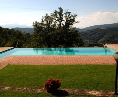 Quiet Country House 