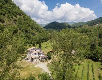 Di là dall'acqua 