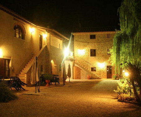 UNA TERRAZZA SULL'ALTA VALLE DEL TEVERE FRA TOSCANA ED UMBRIA 