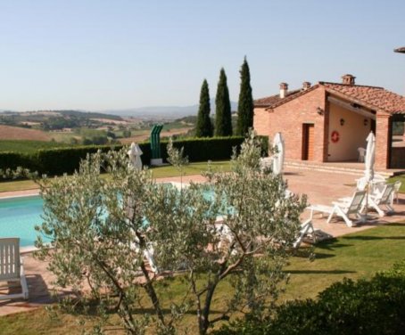 Agriturismo Fattoria Terrarossa - Siena