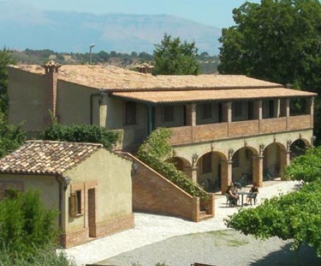 Farm-house Le Farnie - Altomonte